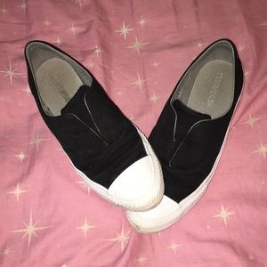 black converse slip on